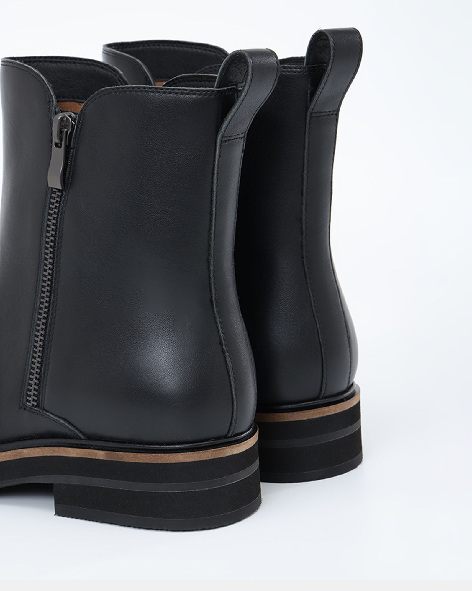City Voyager Leather Zip Boots
