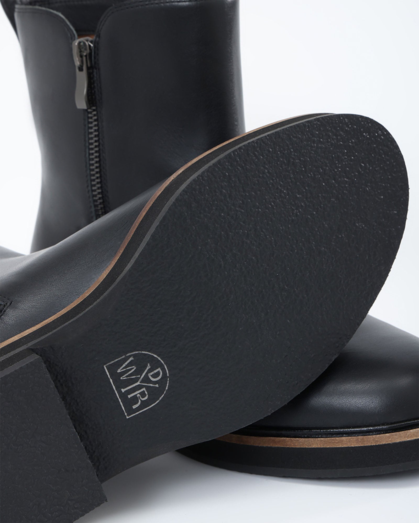 City Voyager Leather Zip Boots