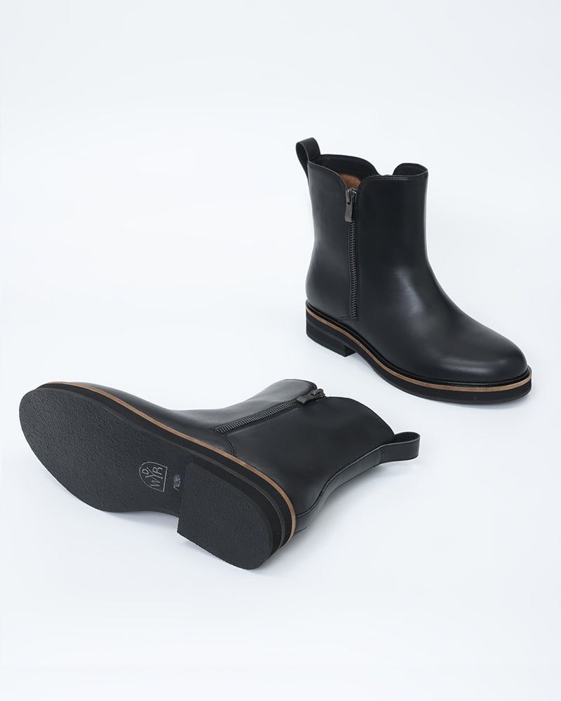City Voyager Leather Zip Boots