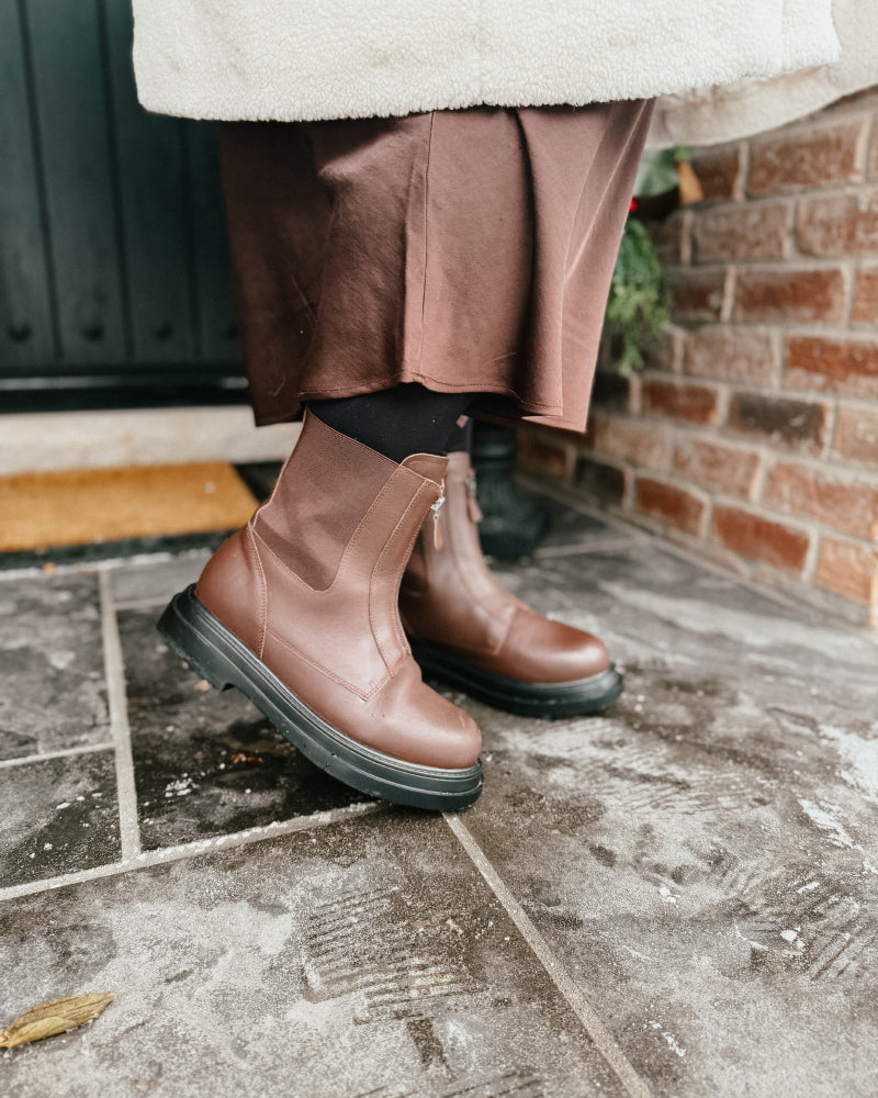 Jagger Chelsea Zip Boots