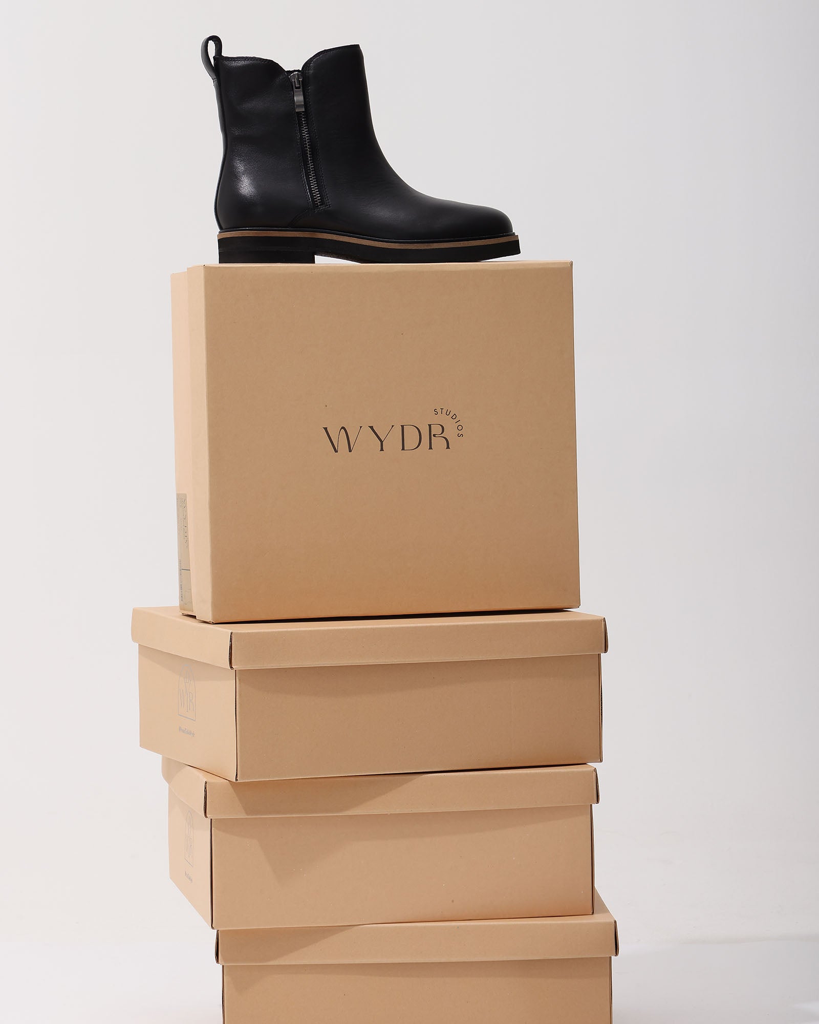 City Voyager Leather Zip Boots