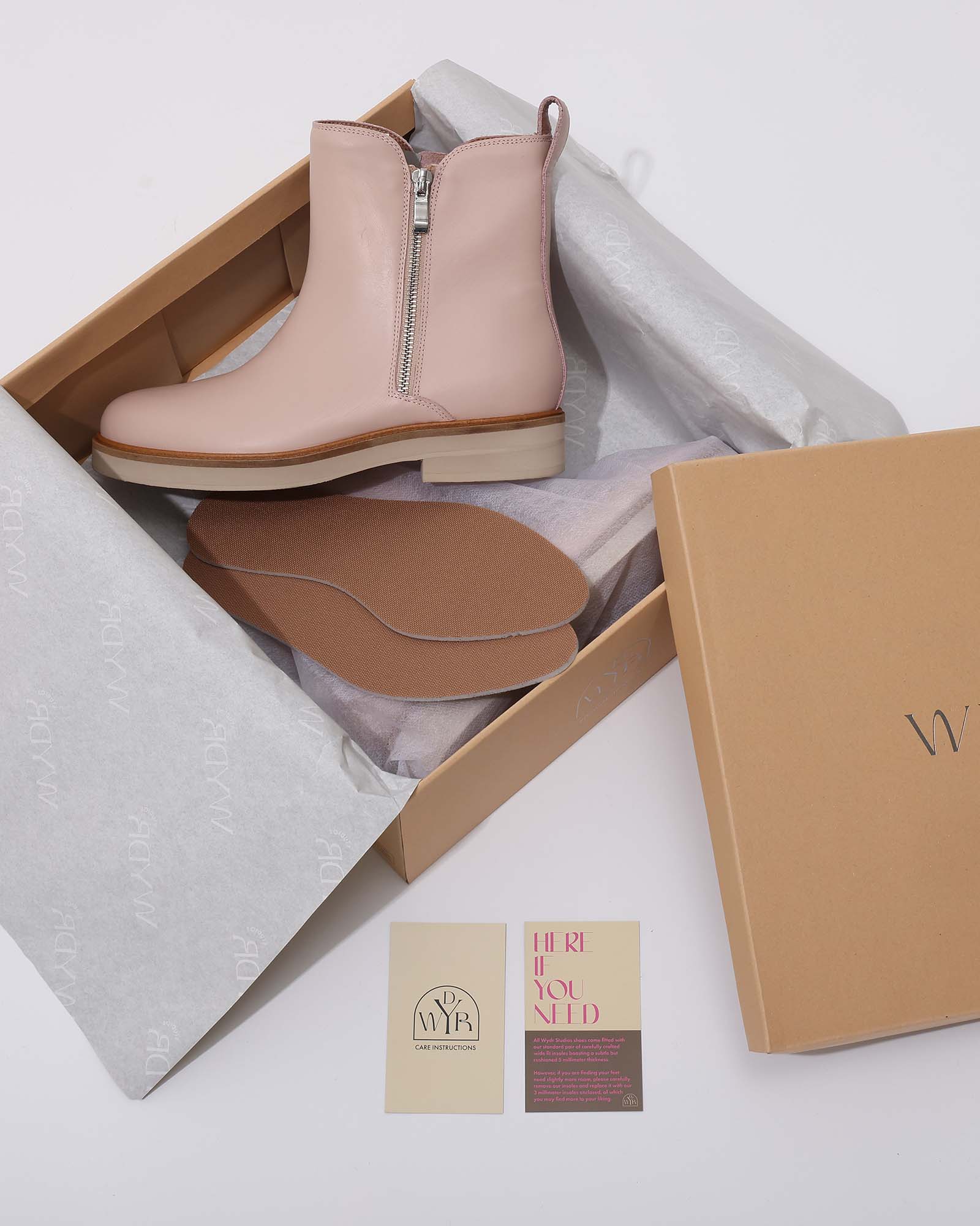 City Voyager Leather Zip Boots
