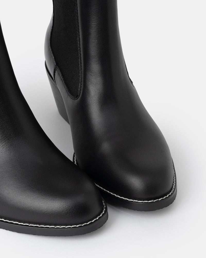 Dakota Chelsea Boots