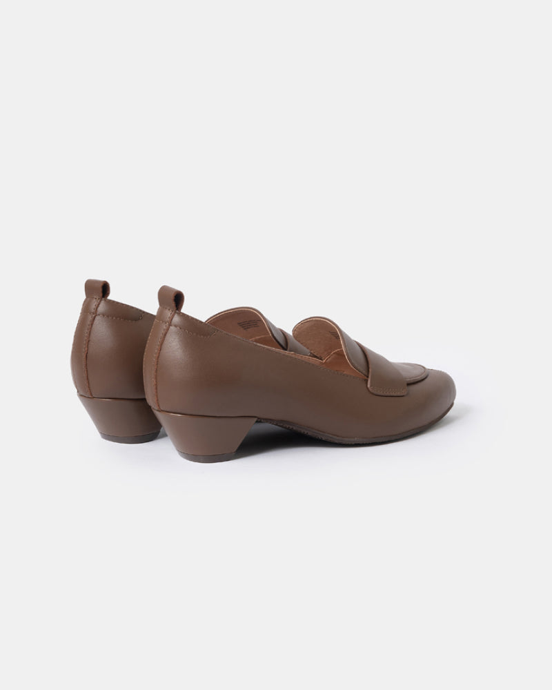 ローファー・オックスフォード DOUCAL'S Woman Loafers Brown DD8686MAENUZ246 NC06 Women's loafer in leather | brown - Doucal's